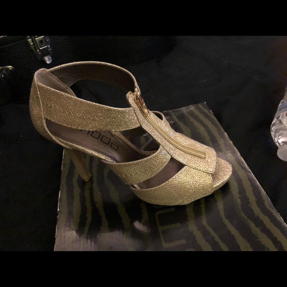 Heels - Picture 4 of 5